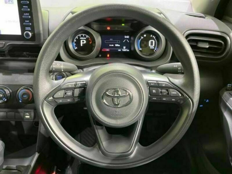 YARIS CROSS