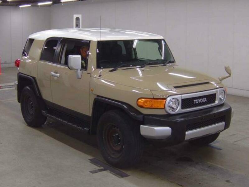 TOYOTA FJ CRUISER