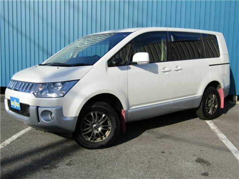 MITSUBISHI DELICA D5