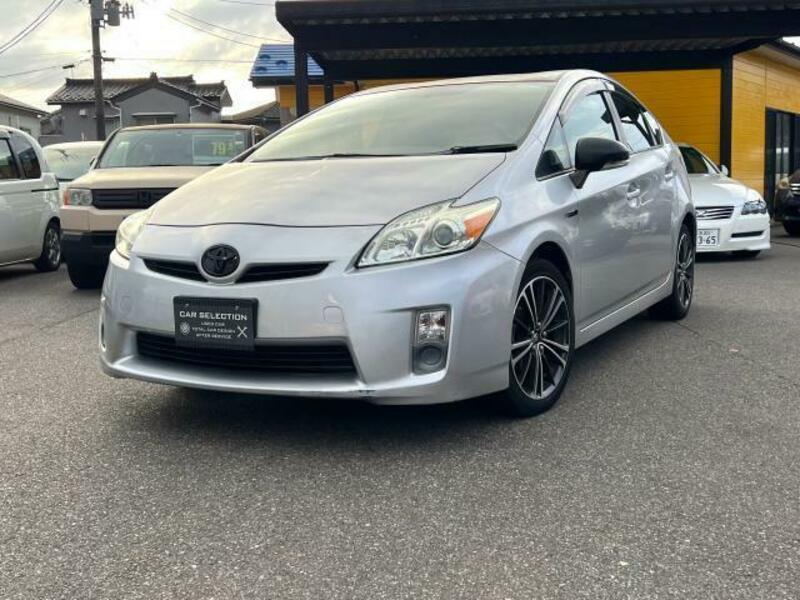 TOYOTA PRIUS