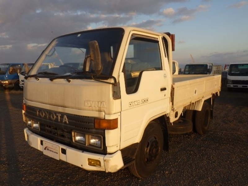 TOYOTA DYNA