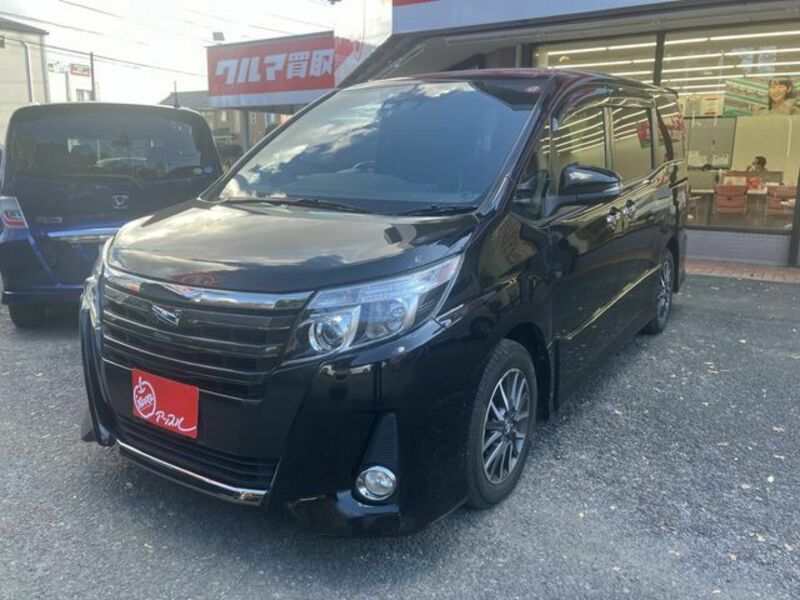 TOYOTA NOAH