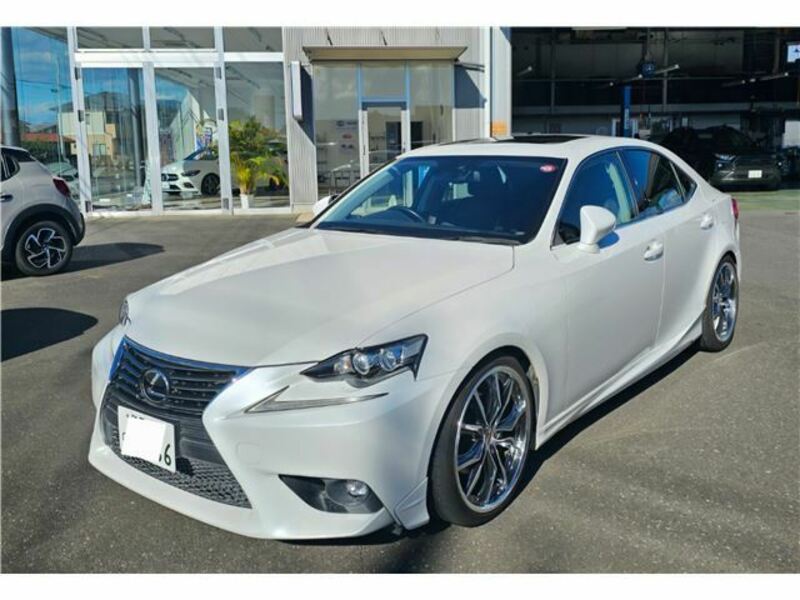 LEXUS IS