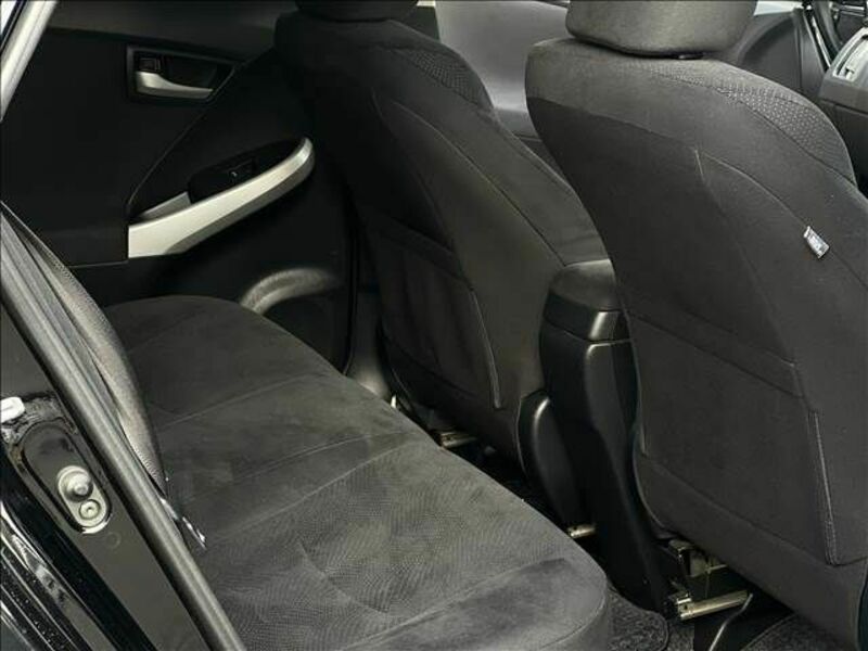 PRIUS-13