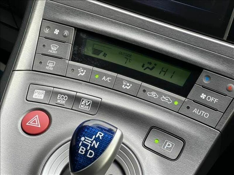 PRIUS-17