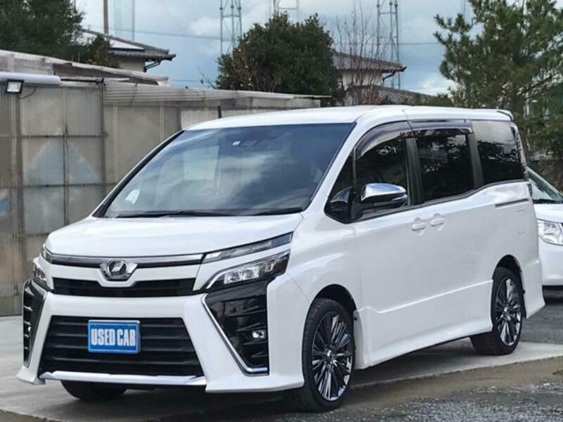 TOYOTA VOXY