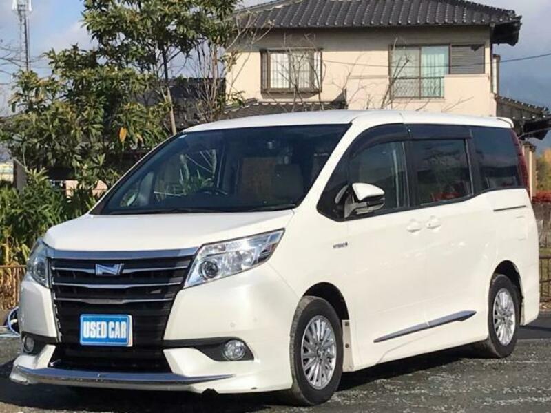 TOYOTA NOAH