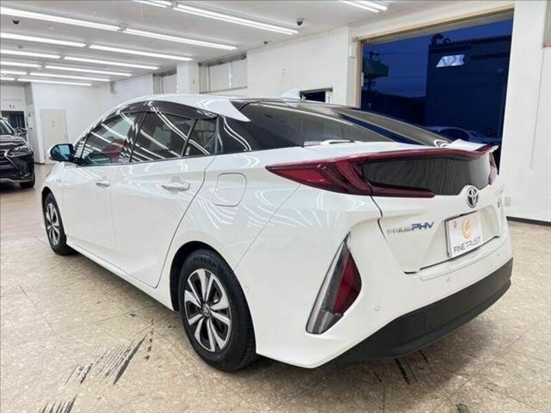 PRIUS PHV