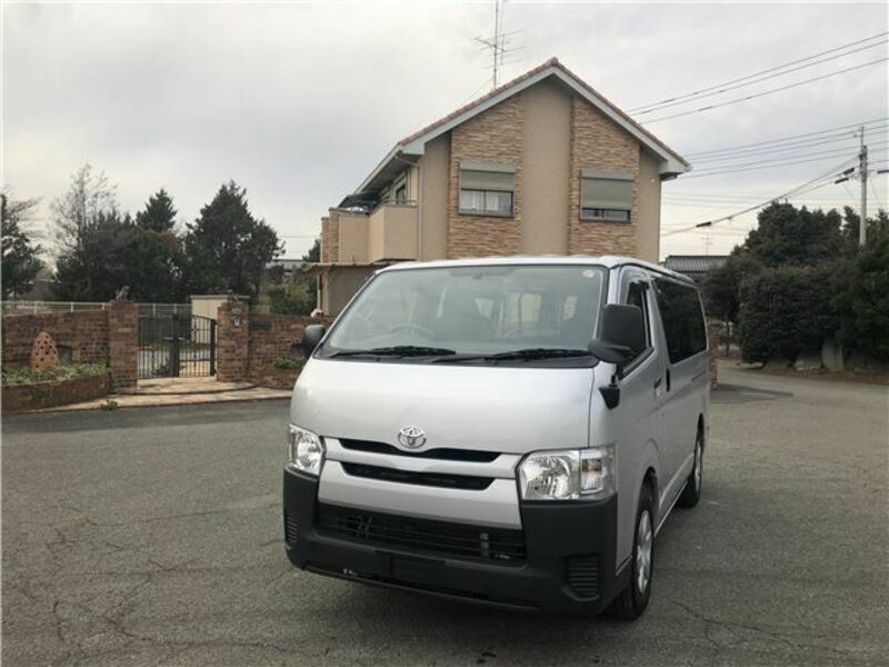 TOYOTA HIACE VAN