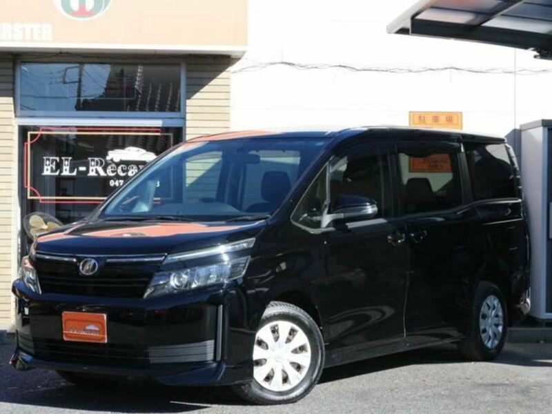 TOYOTA VOXY