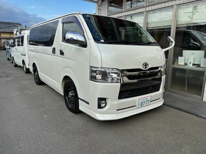 TOYOTA HIACE VAN