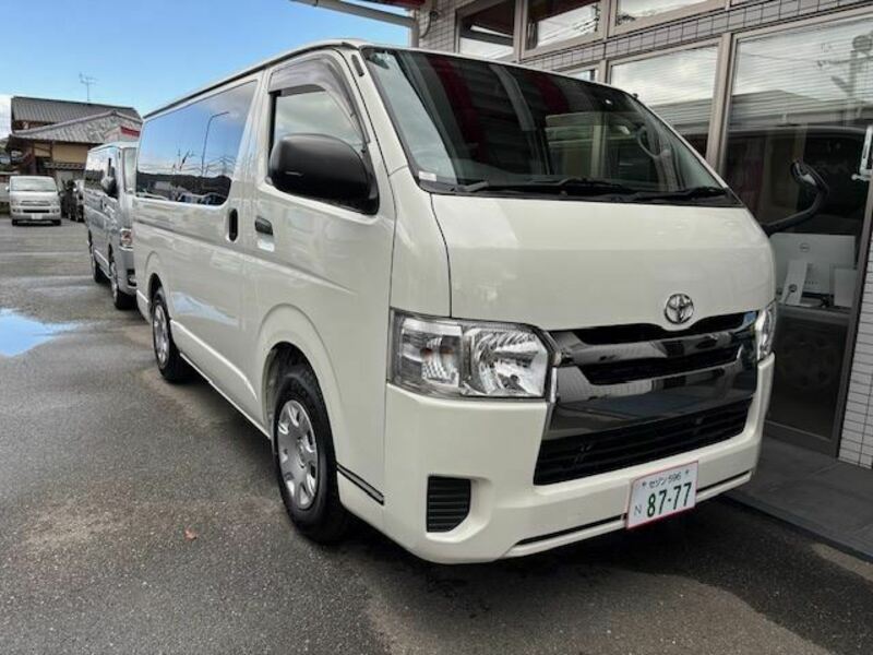 TOYOTA HIACE VAN