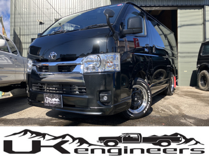 TOYOTA HIACE VAN