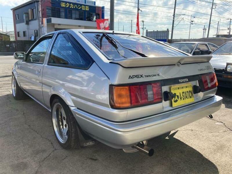 COROLLA LEVIN