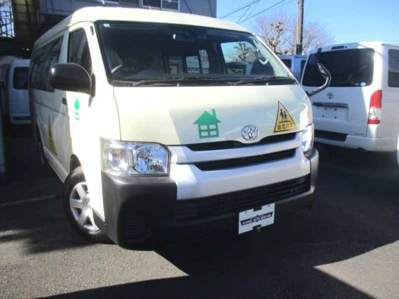 TOYOTA HIACE