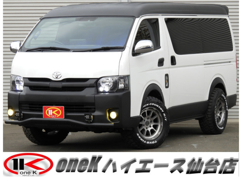 TOYOTA HIACE VAN