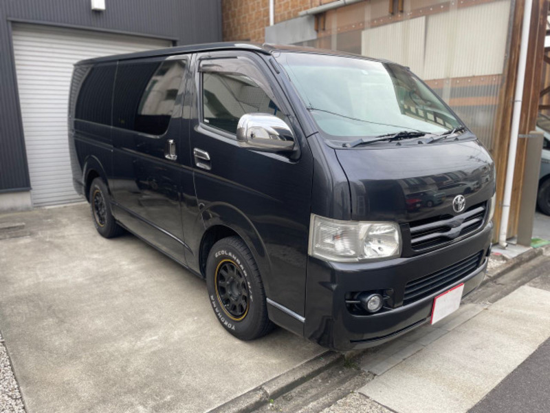 TOYOTA HIACE VAN