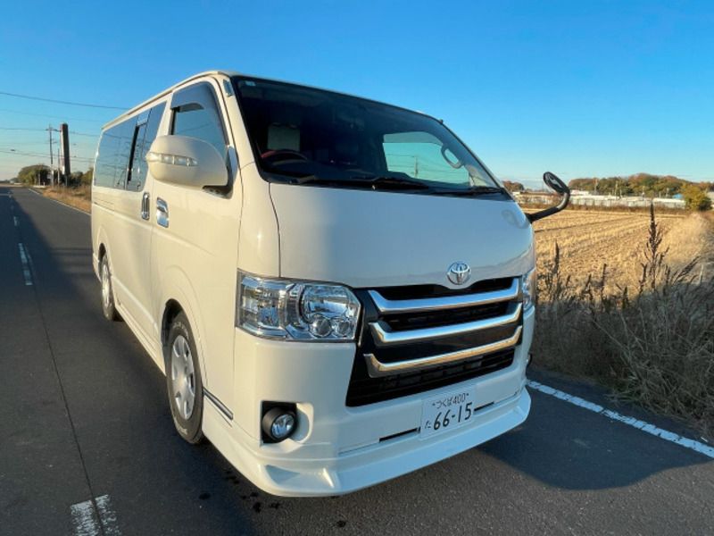 TOYOTA HIACE VAN