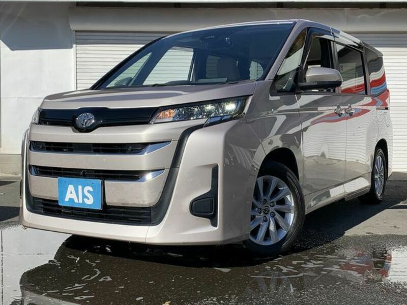 TOYOTA NOAH