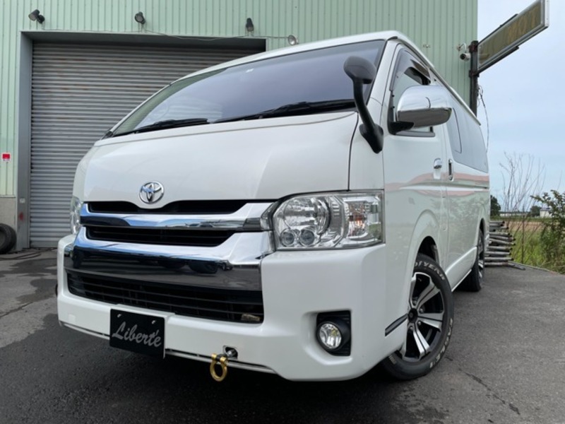 TOYOTA HIACE