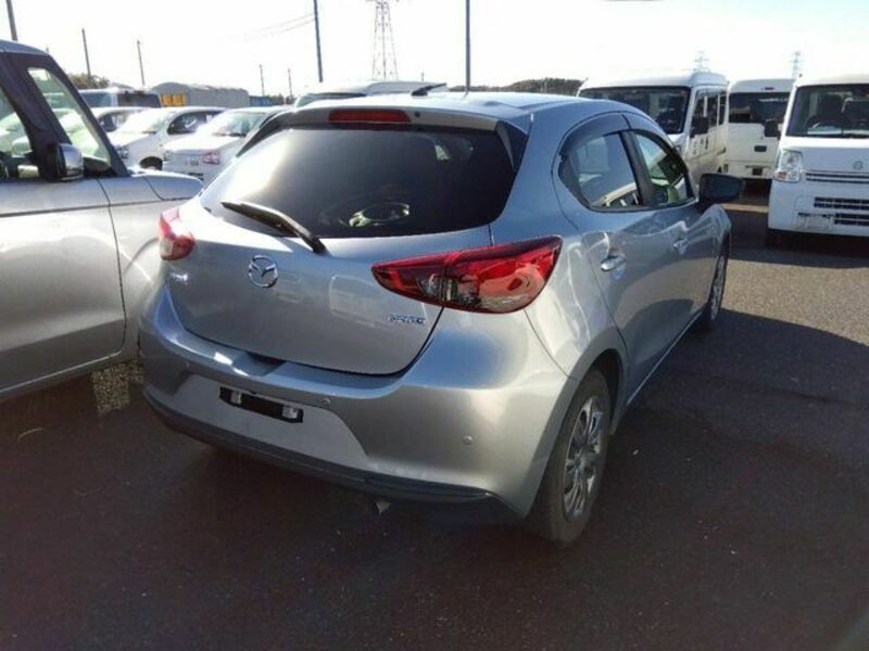 MAZDA2