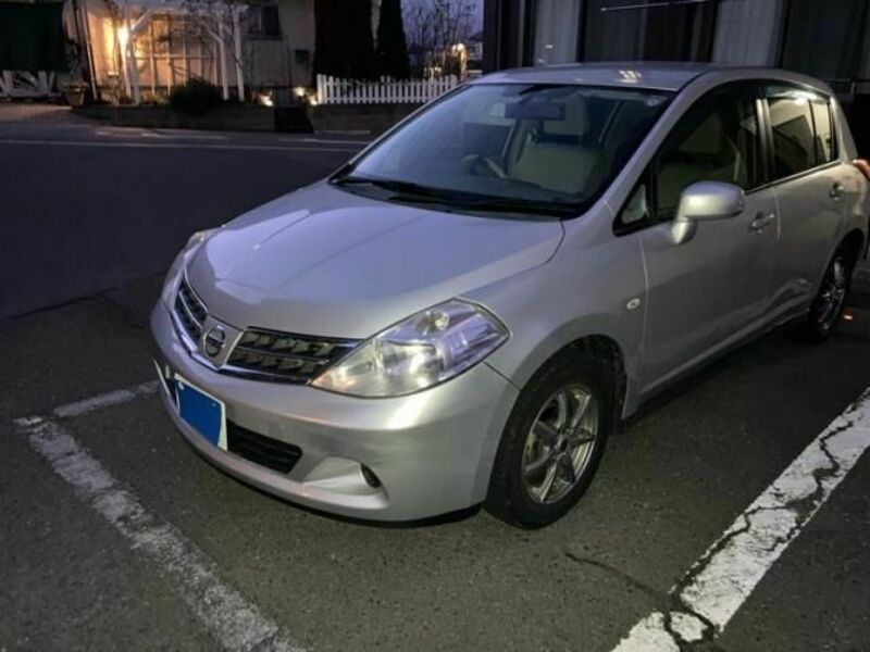 NISSAN TIIDA