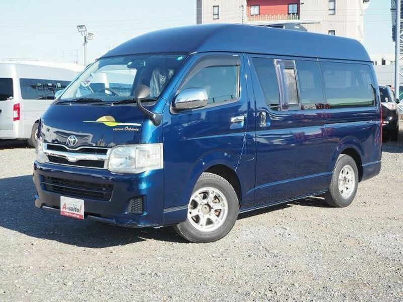 TOYOTA HIACE