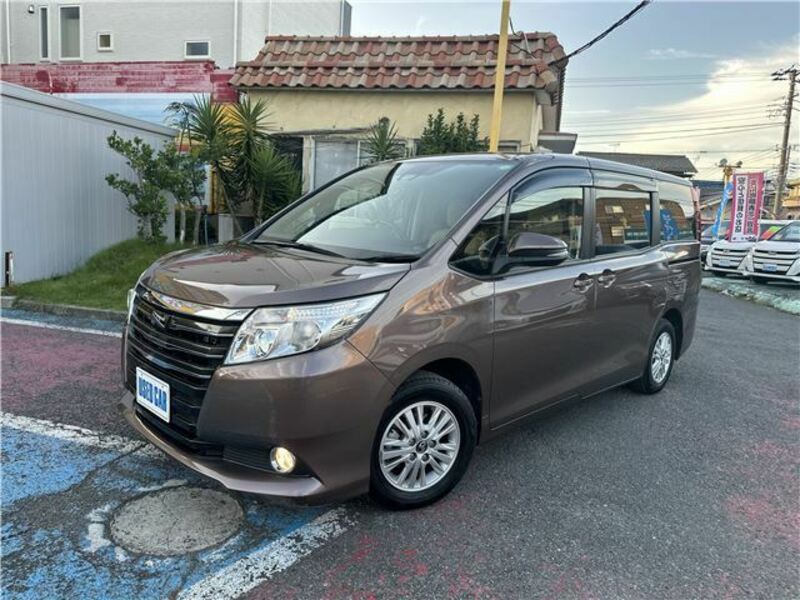 TOYOTA NOAH