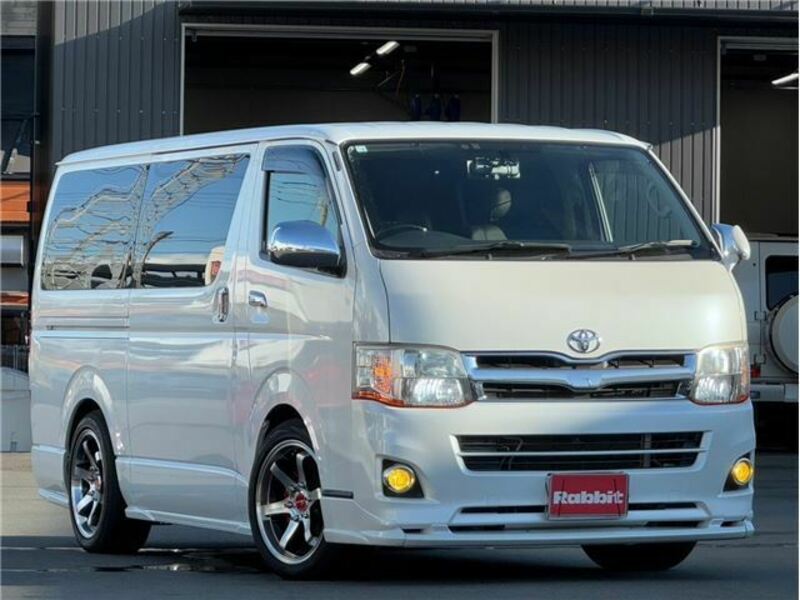 TOYOTA HIACE