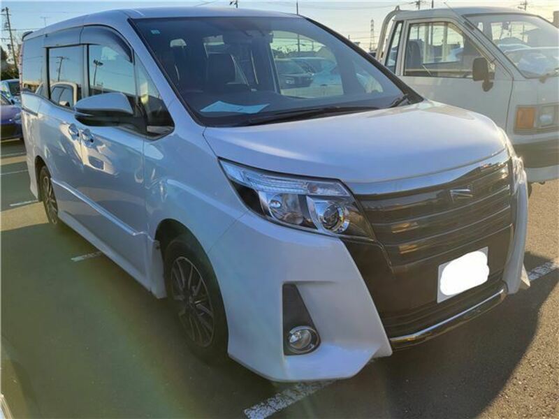 TOYOTA NOAH