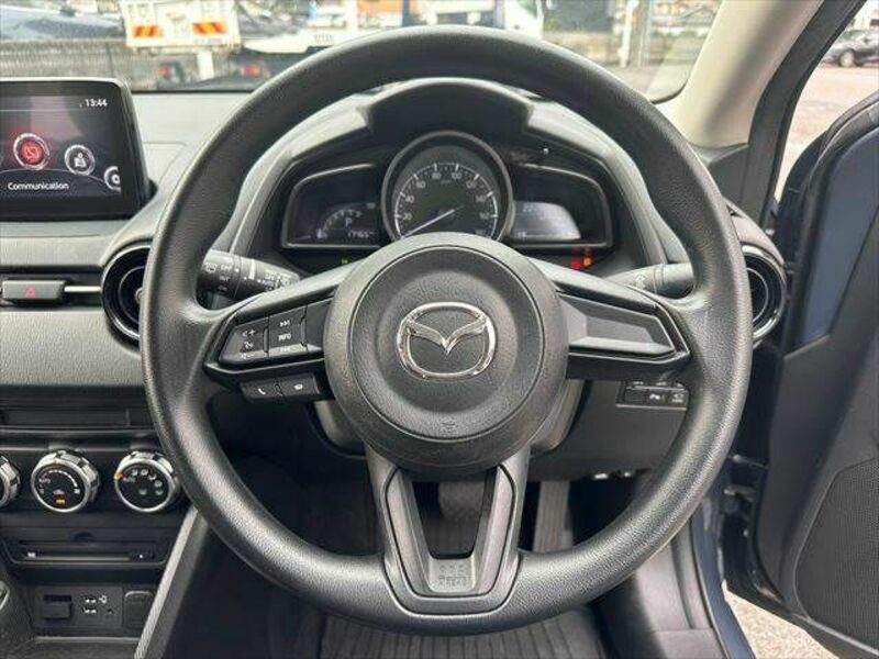 MAZDA2