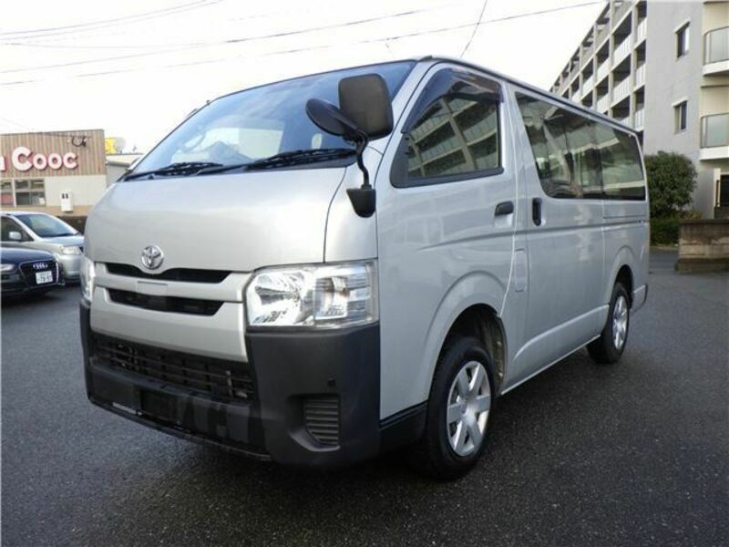 TOYOTA HIACE