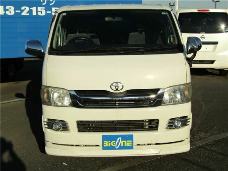 TOYOTA HIACE