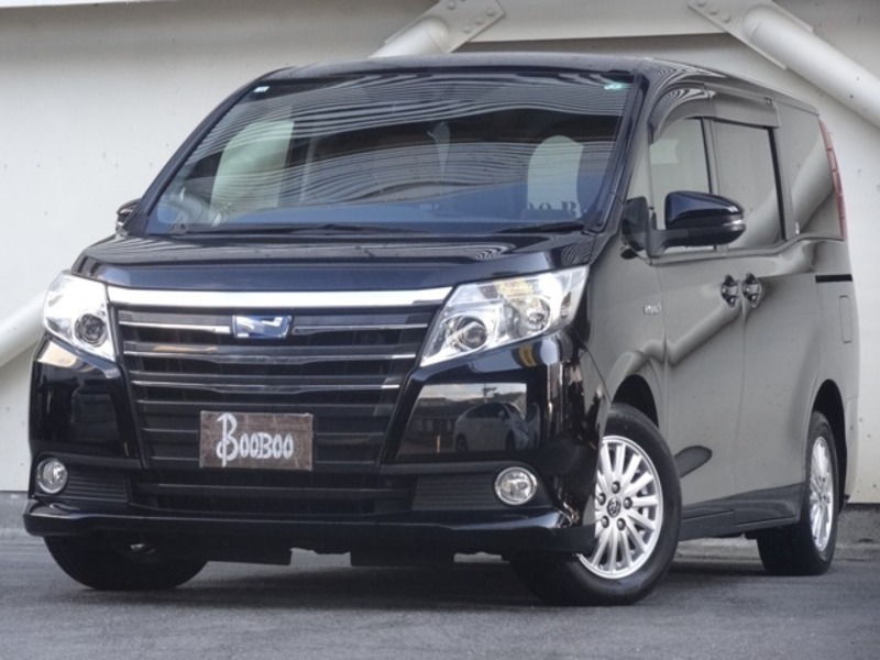 TOYOTA NOAH