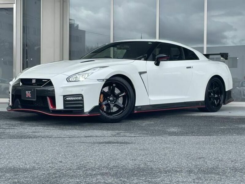 NISSAN GT-R