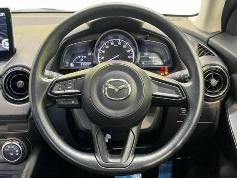 MAZDA2