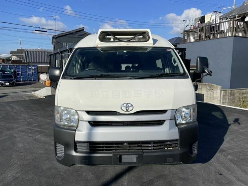 HIACE COMMUTER