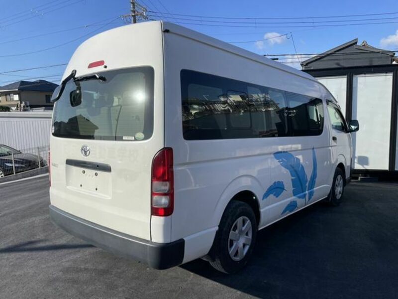 HIACE COMMUTER