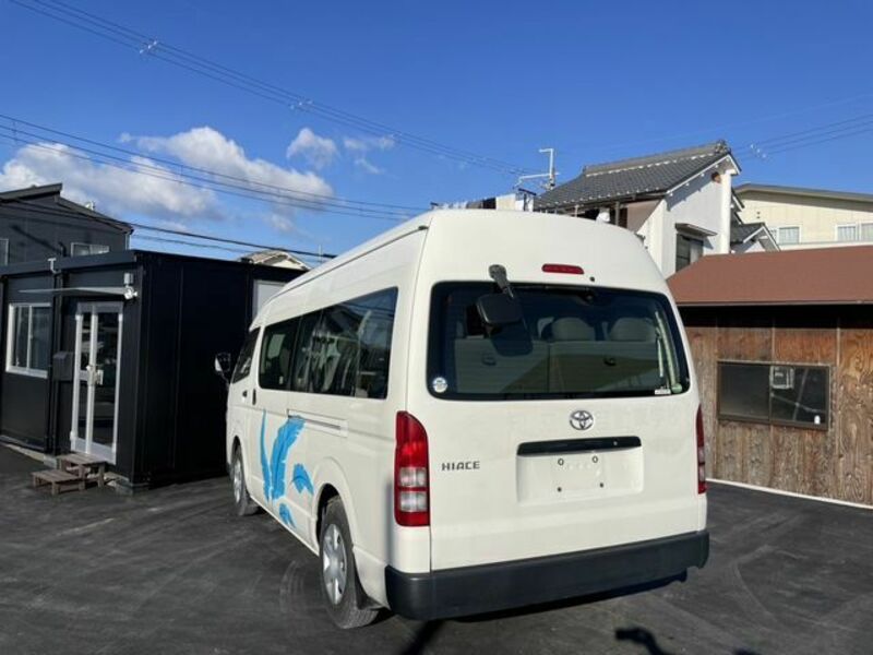 HIACE COMMUTER