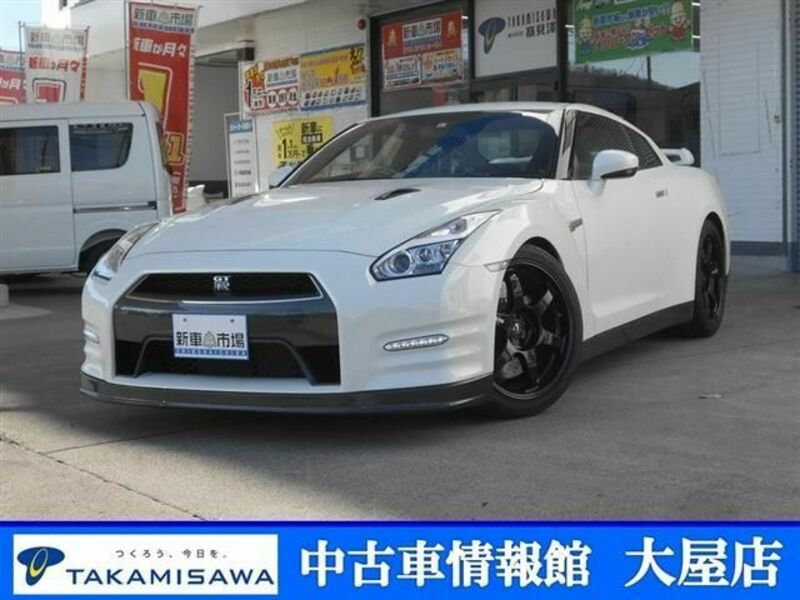 NISSAN GT-R