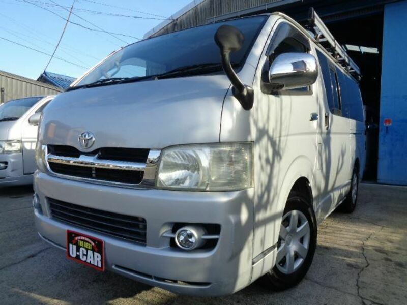 TOYOTA HIACE