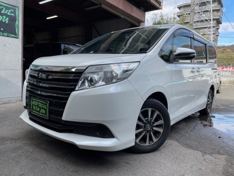 TOYOTA NOAH