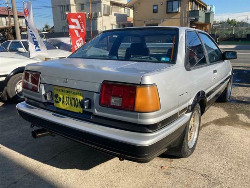 COROLLA LEVIN