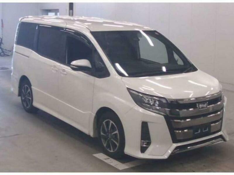 TOYOTA NOAH