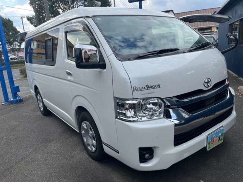 TOYOTA HIACE