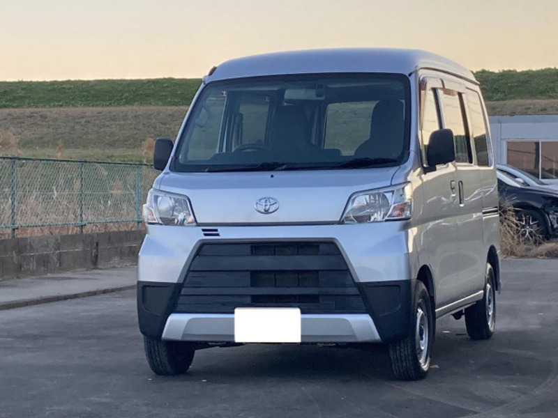 TOYOTA PIXIS VAN