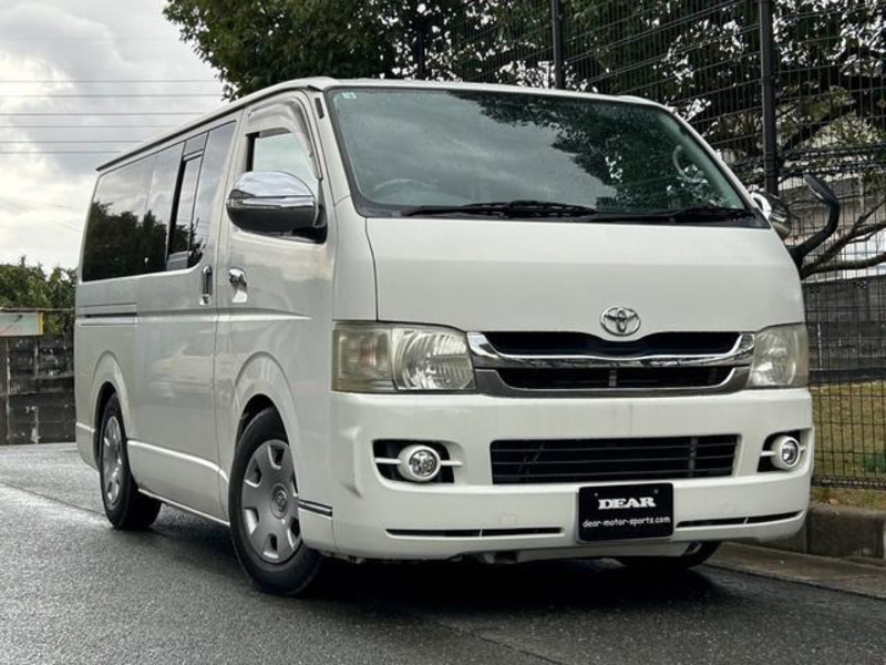 TOYOTA HIACE VAN