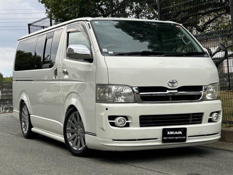 TOYOTA HIACE VAN