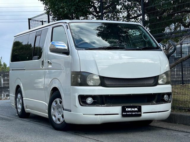 TOYOTA HIACE VAN