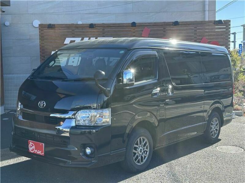 TOYOTA HIACE